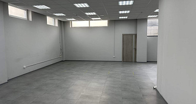 Помещение своб. назн., 210 кв. м , 1/2 эт.